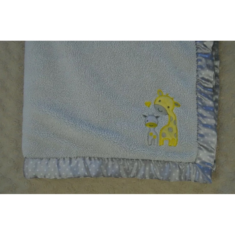 Child of Mine by Carter's Giraffe Baby Blanket Gray White Polka Dots Yellow